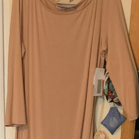 Formfitting, soft cotton blend very pretty caramel shade round neck - Picture 3 of 3